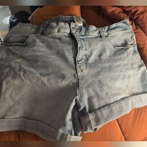 Terra & Sky Light Wash Denim Shorts Size 24W Plus Size